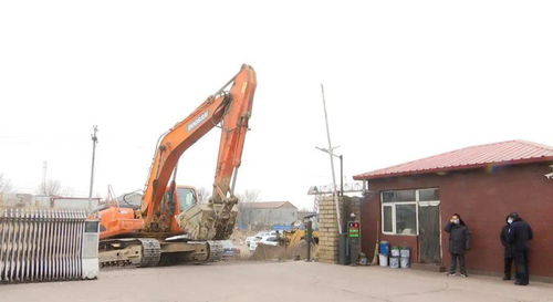 宣化多部門聯合執(zhí)法清理鐵精粉散亂污企業(yè)